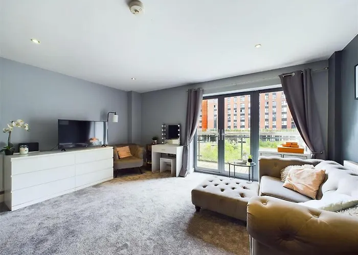 Cosy Studio With Balcony Views