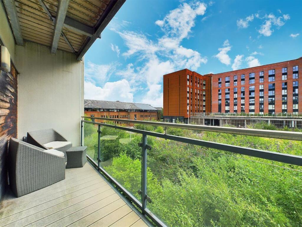 Cosy With Balcony Views Apartment *